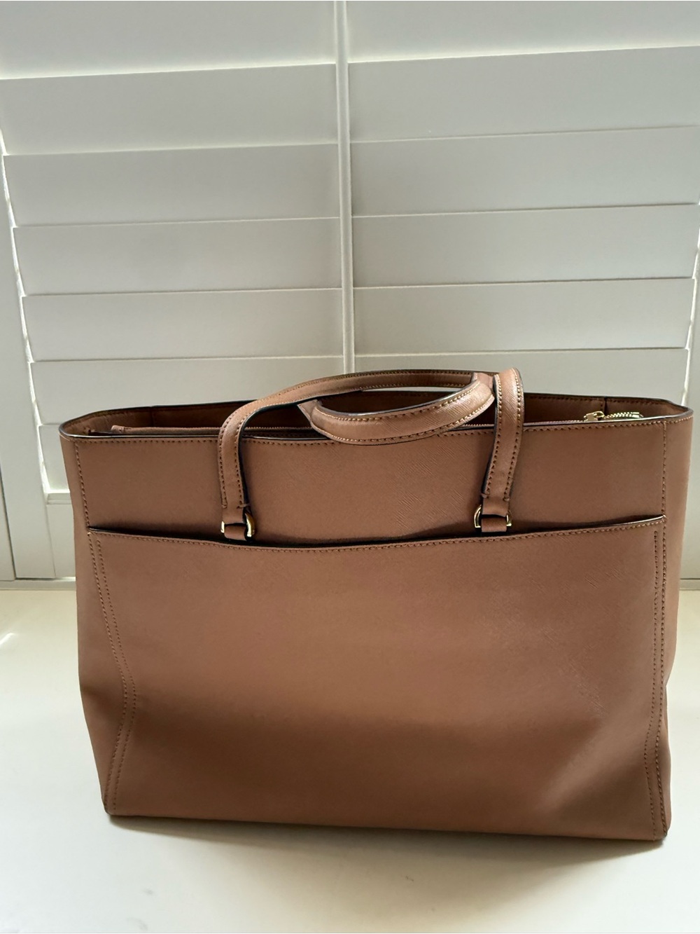 Classic Leather Tote Bag in Brown - Picture 3 of 4
